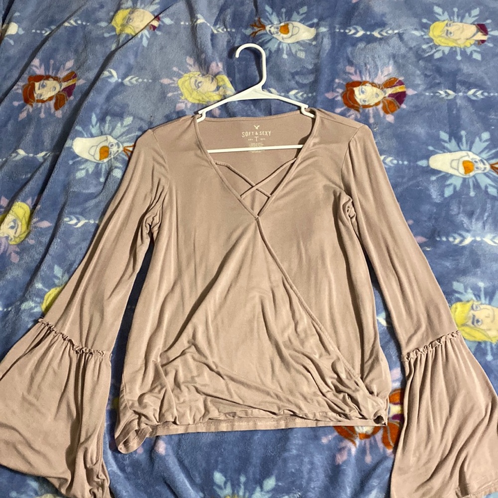 long sleeve american eagle shirt. super soft! gorgeous on. worn twice